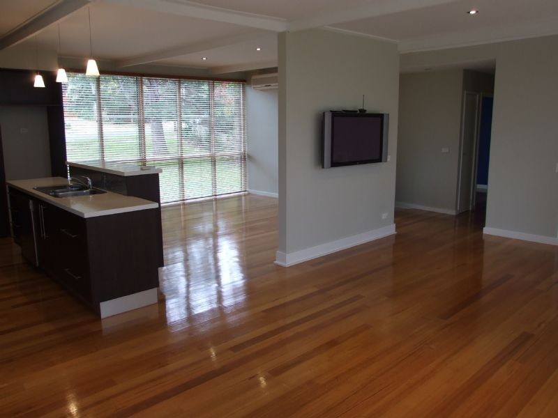 6 Akarana Road, Chirnside Park VIC 3116