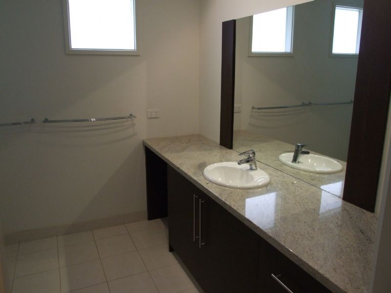 6 Akarana Road, Chirnside Park VIC 3116