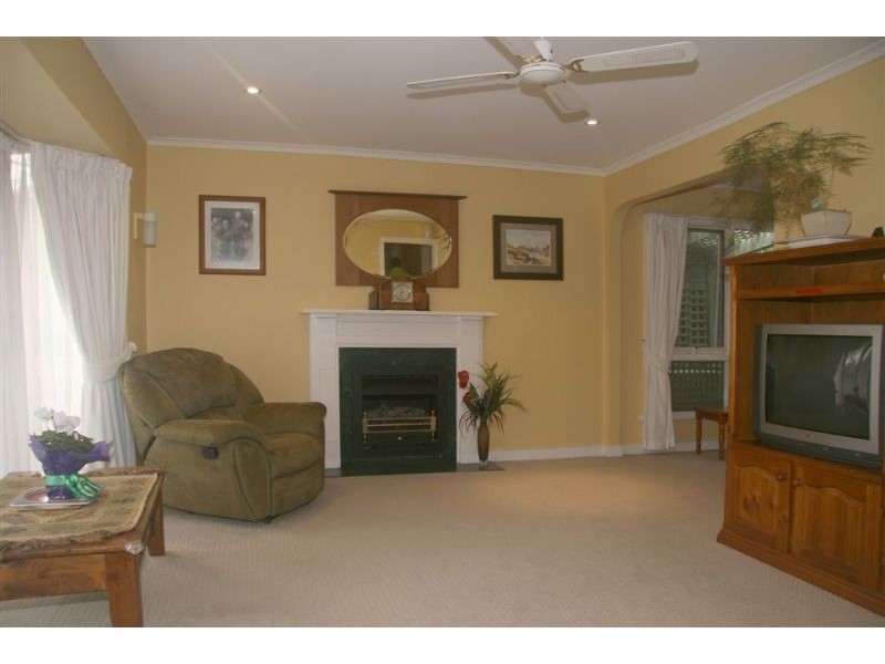 8  Seares Drive, Ringwood East VIC 3135