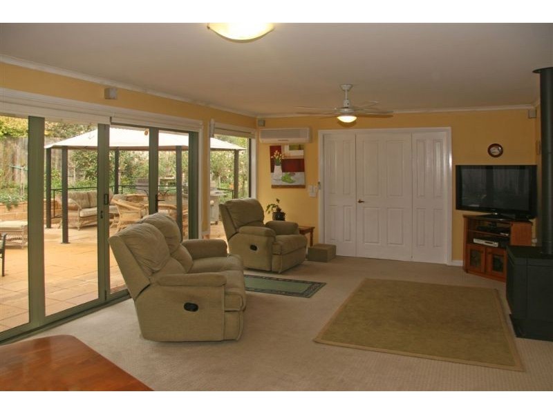 8  Seares Drive, Ringwood East VIC 3135