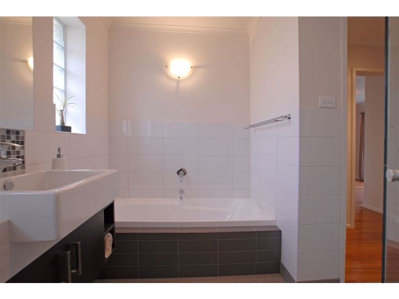 8 Lindel Court, Croydon VIC 3136