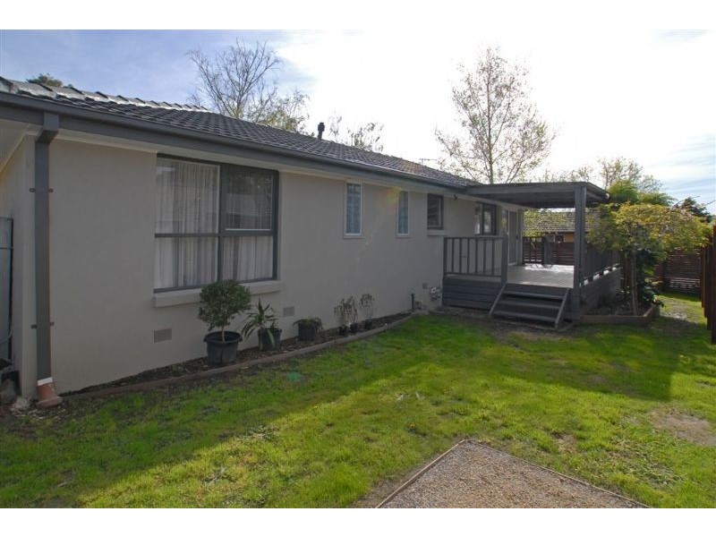 8 Lindel Court, Croydon VIC 3136