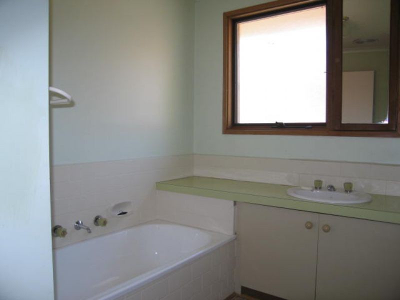 34 Bemboka Road, Croydon Hills VIC 3136