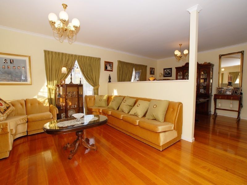 2 Deepdale Grove, Mooroolbark VIC 3138