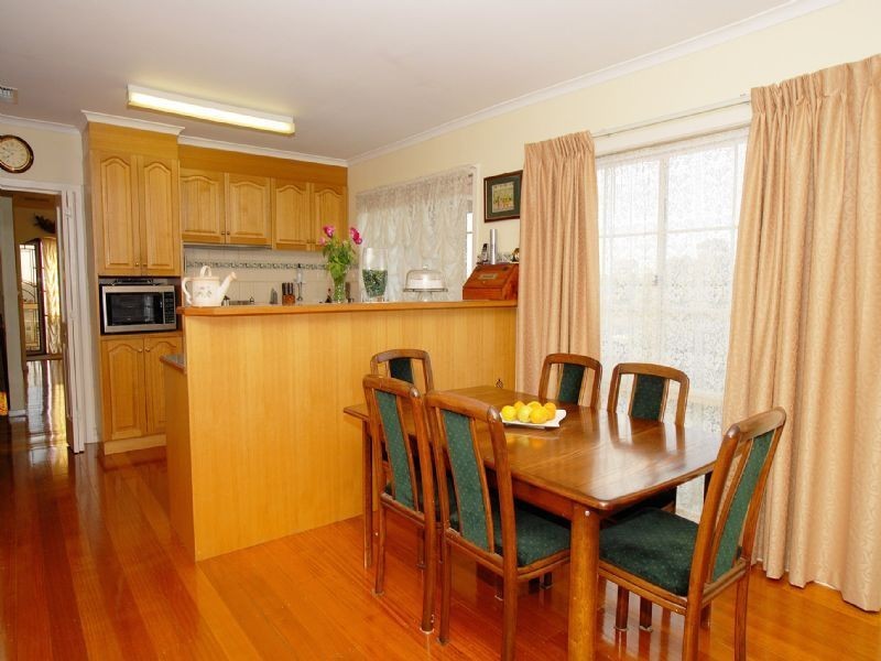 2 Deepdale Grove, Mooroolbark VIC 3138