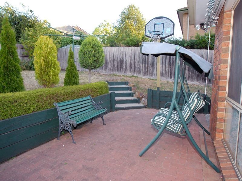 2 Deepdale Grove, Mooroolbark VIC 3138