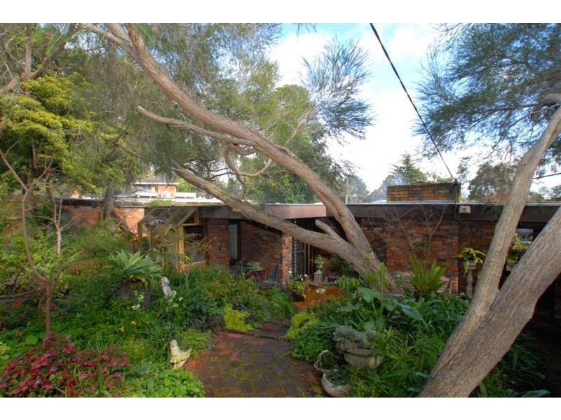 120 Longview Road, Croydon South VIC 3136