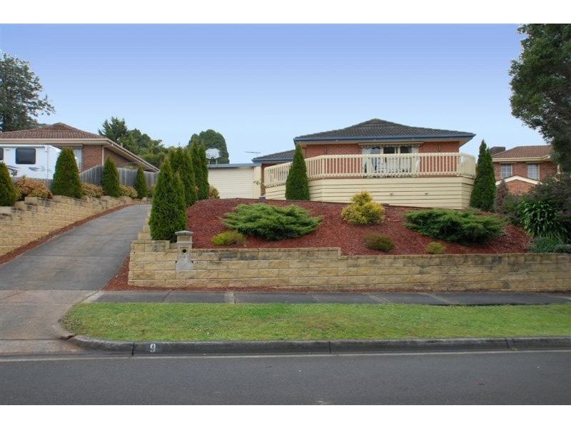 9 TRENTON PLACE, Mooroolbark VIC 3138