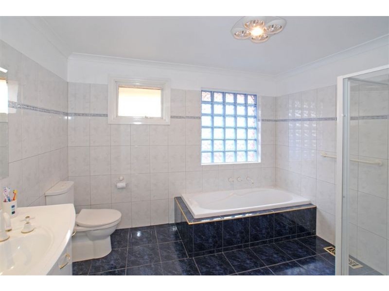 9 TRENTON PLACE, Mooroolbark VIC 3138