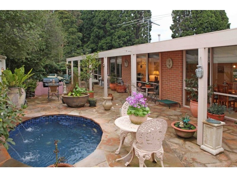 4 Hamilton Drive, Ringwood North VIC 3134