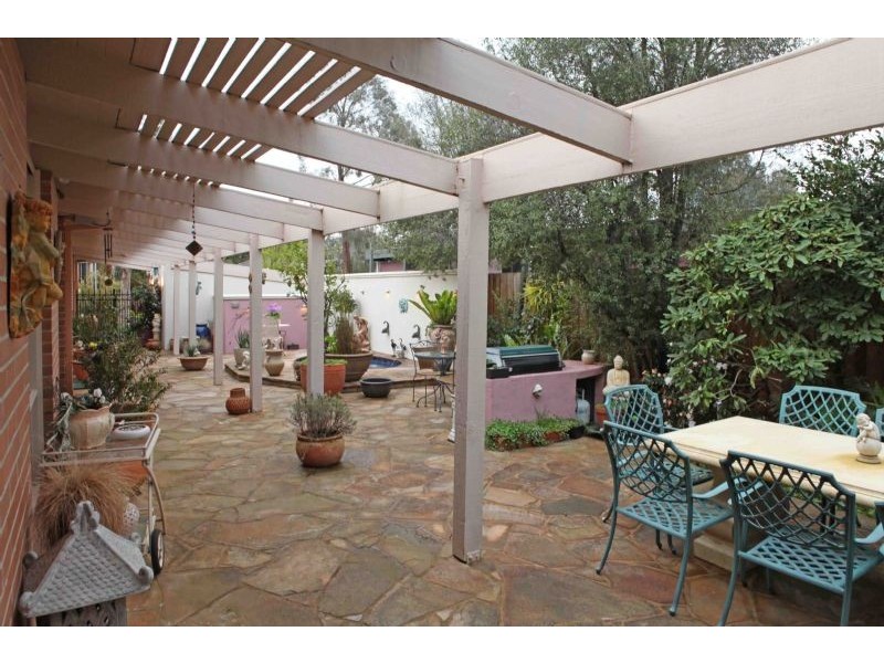 4 Hamilton Drive, Ringwood North VIC 3134