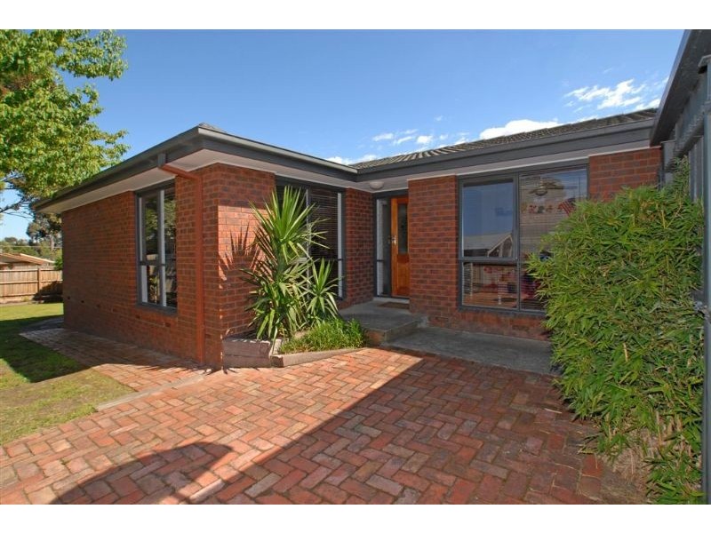 17 Middlebrook Drive, Ringwood North VIC 3134