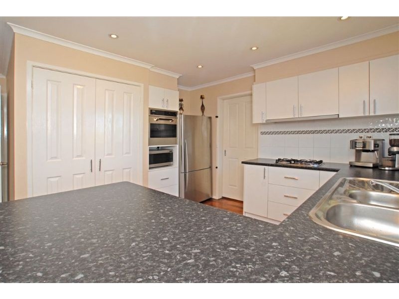 17 Middlebrook Drive, Ringwood North VIC 3134