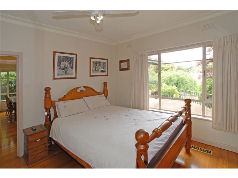 4 Mariana Avenue, Croydon South VIC 3136