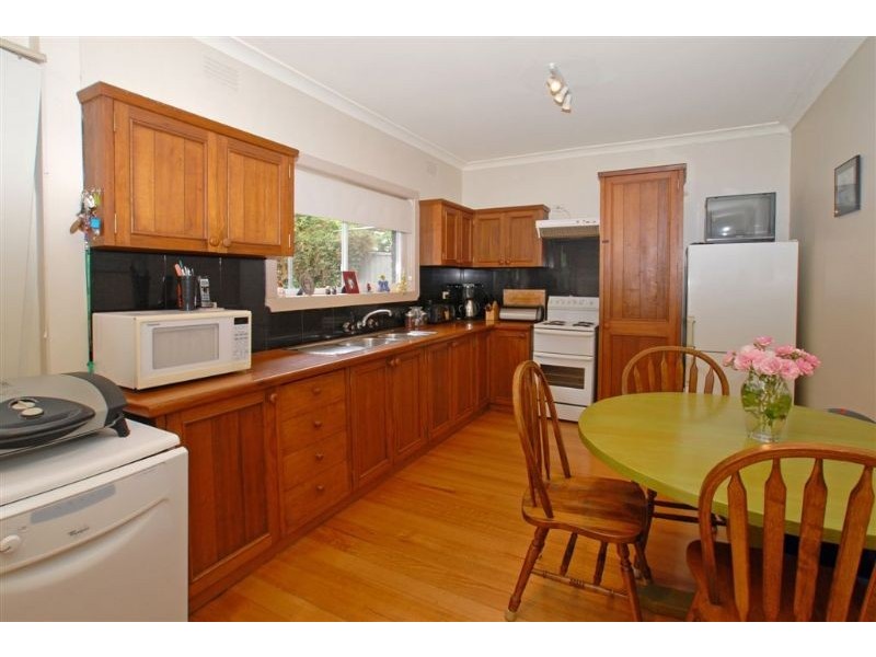 4 Mariana Avenue, Croydon South VIC 3136
