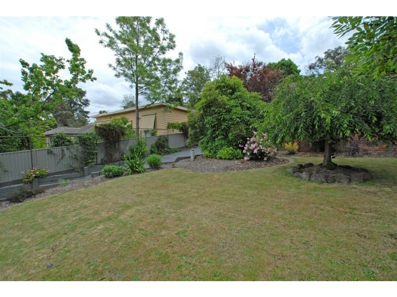 4 Mariana Avenue, Croydon South VIC 3136