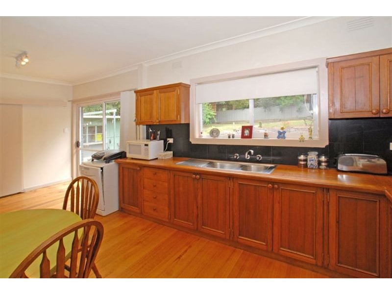 4 Mariana Avenue, Croydon South VIC 3136