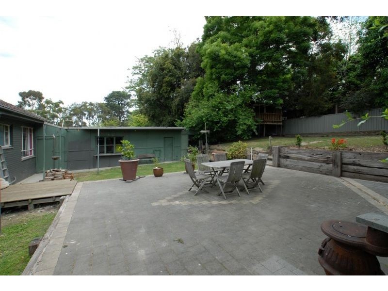 4 Mariana Avenue, Croydon South VIC 3136