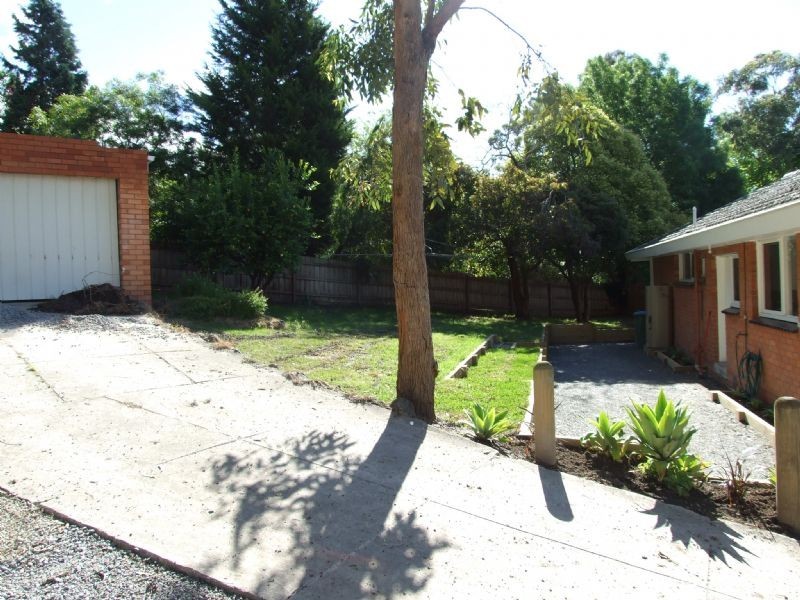 9 Gairns Court, Croydon VIC 3136