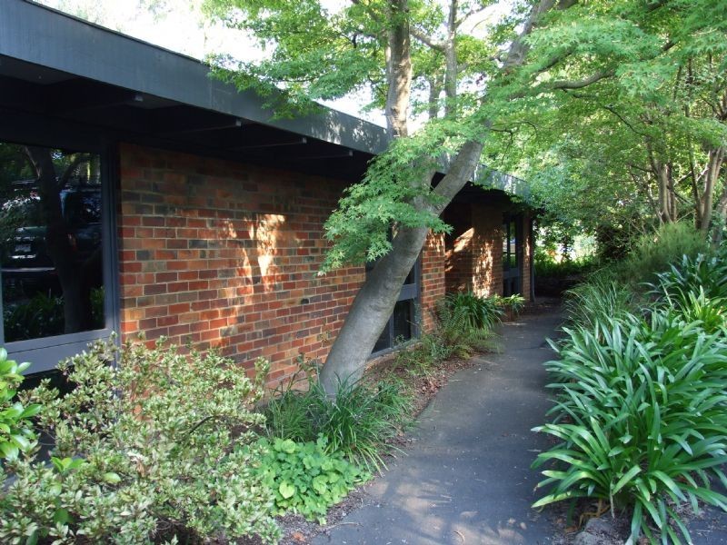 35 Longview Road, Croydon South VIC 3136