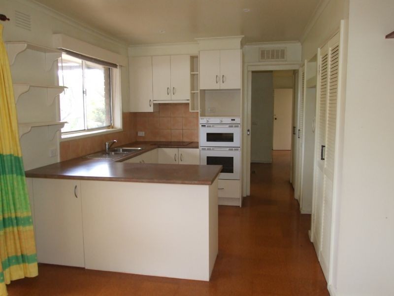 28 Leslie Grove, Ringwood North VIC 3134