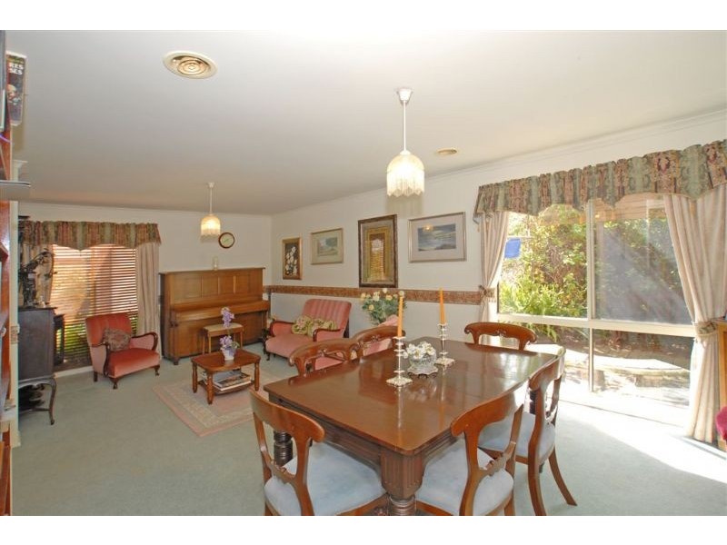 10 Wilkins Grove, Ringwood East VIC 3135