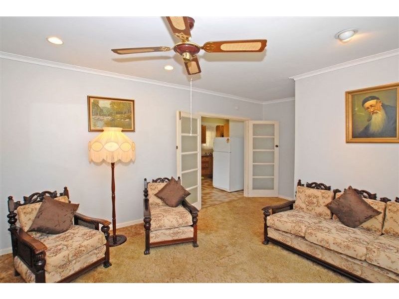 2 Neville Street, Ringwood VIC 3134