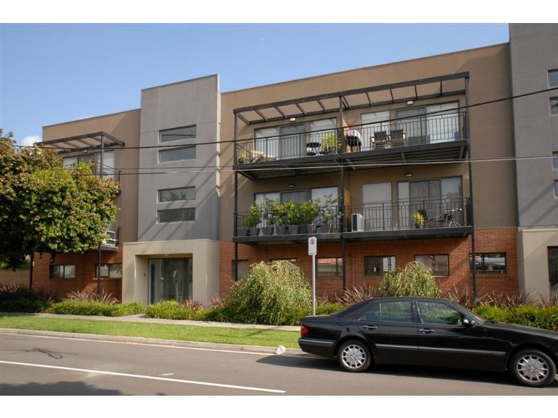 8/5 Churchill Street, Ringwood VIC 3134