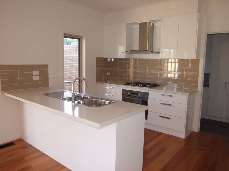 2/18 Carcoola Road, Ringwood East VIC 3135