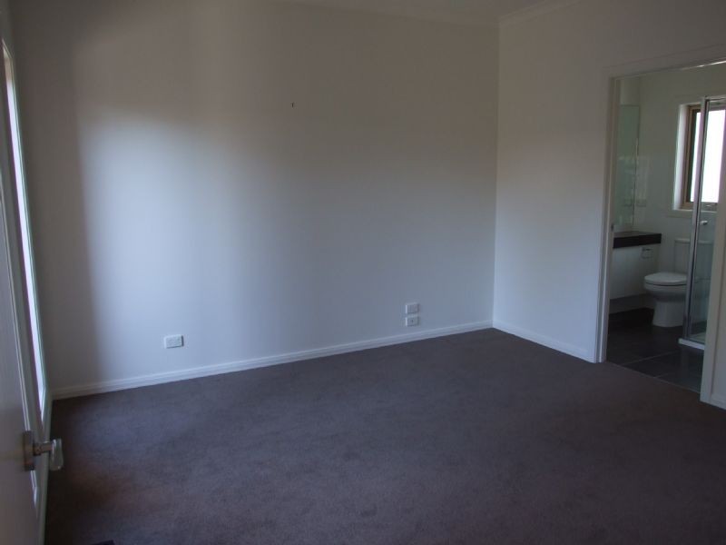 2/18 Carcoola Road, Ringwood East VIC 3135