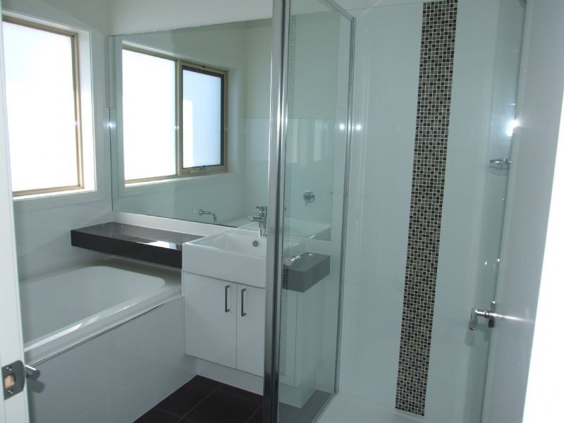 2/18 Carcoola Road, Ringwood East VIC 3135