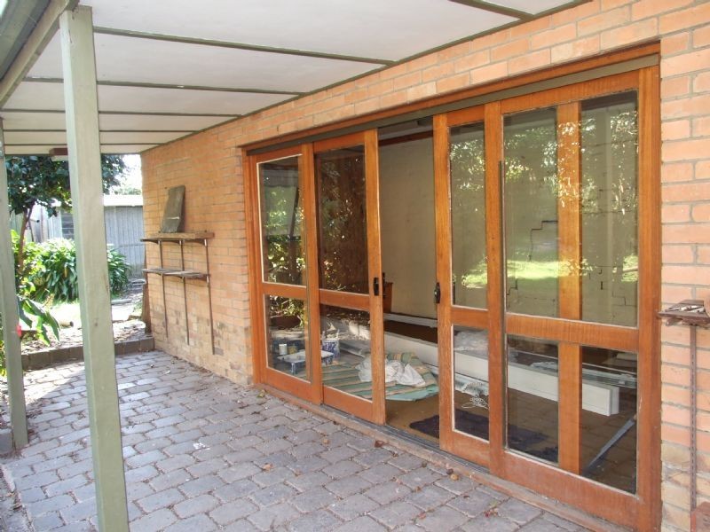 8 Lois Street, Ringwood East VIC 3135