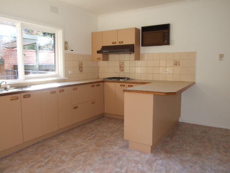 8 Lois, Ringwood East VIC 3135