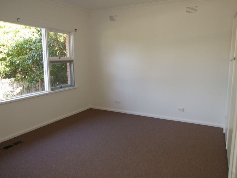 8 Lois, Ringwood East VIC 3135