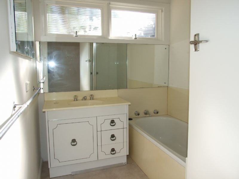 8 Lois, Ringwood East VIC 3135