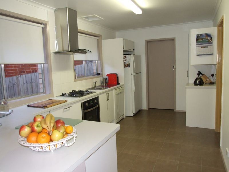 27 melview Drive, Ringwood North VIC 3134