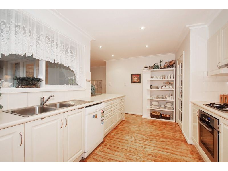 5 Walhalla Drive, Ringwood East VIC 3135