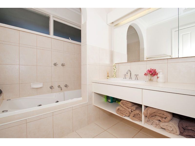 5 Walhalla Drive, Ringwood East VIC 3135