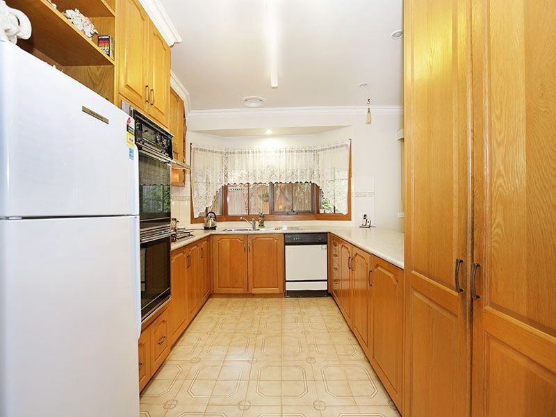 11 Manuela Terrace, Ringwood North VIC 3134