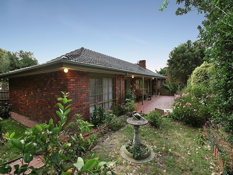 11 Manuela Terrace, Ringwood North VIC 3134