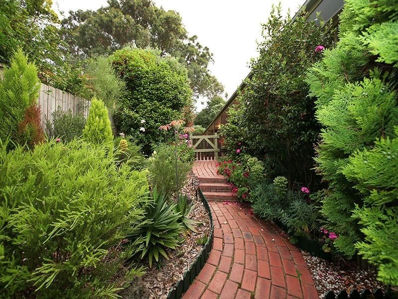 11 Manuela Terrace, Ringwood North VIC 3134