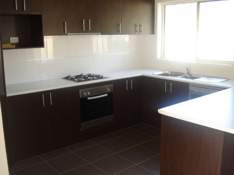 2/11 CURLEW PLACE, Shepparton VIC 3630