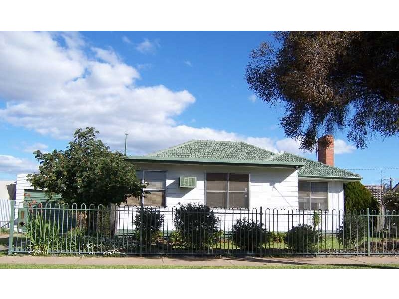 8 Cameron Avenue, Shepparton VIC 3630
