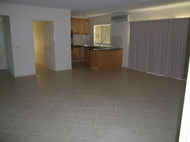 1/2-4 Ross Alan Drive, Shepparton VIC 3630