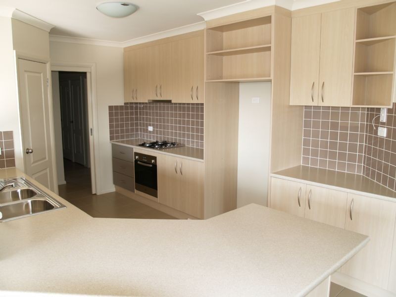 207 WARANGA DRIVE, Kialla VIC 3631