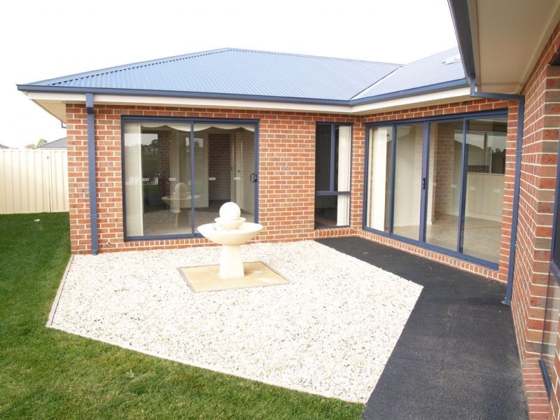 207 WARANGA DRIVE, Kialla VIC 3631