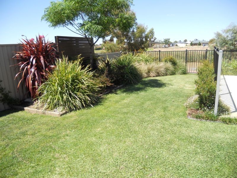 31 Nillahcootie Crescent, Kialla VIC 3631