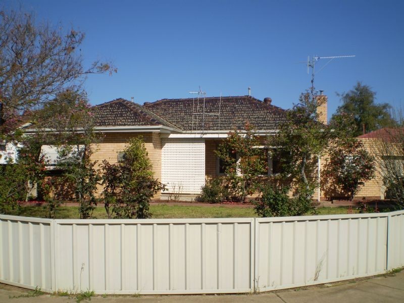 2 Gloucester Crescent, Shepparton VIC 3630