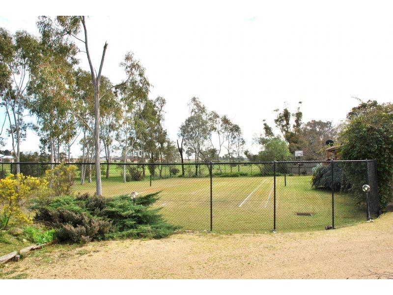 5 THE BOULEVARD, Shepparton VIC 3630