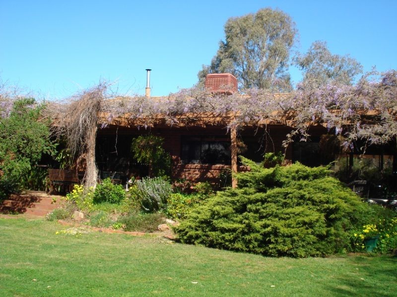 5 THE BOULEVARD, Shepparton VIC 3630